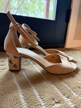 Tan Suede Bumblebee Aerosoles Heelrest 3-Inch Heels - Size 10
